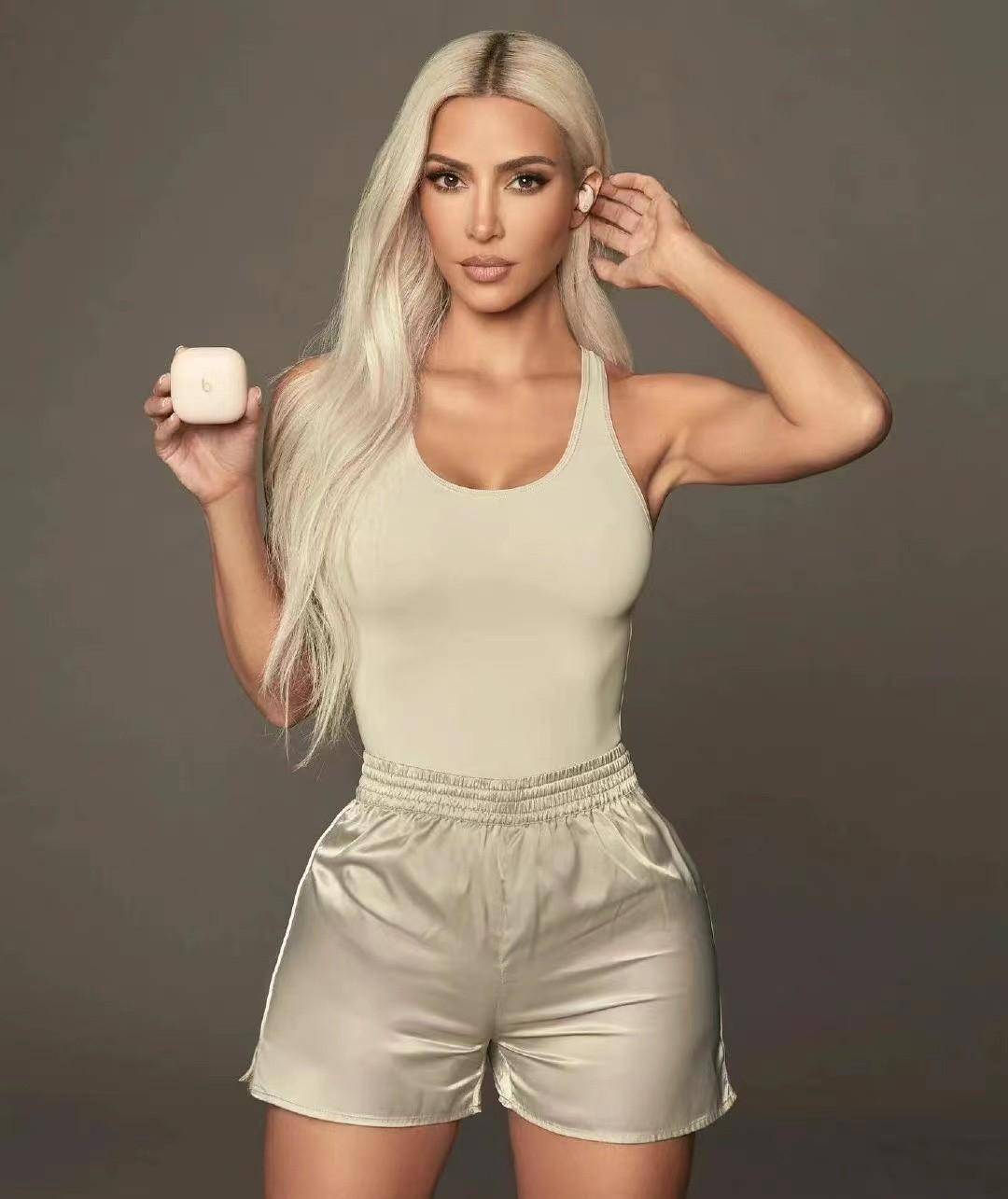 分手后的金卡戴珊更美了!