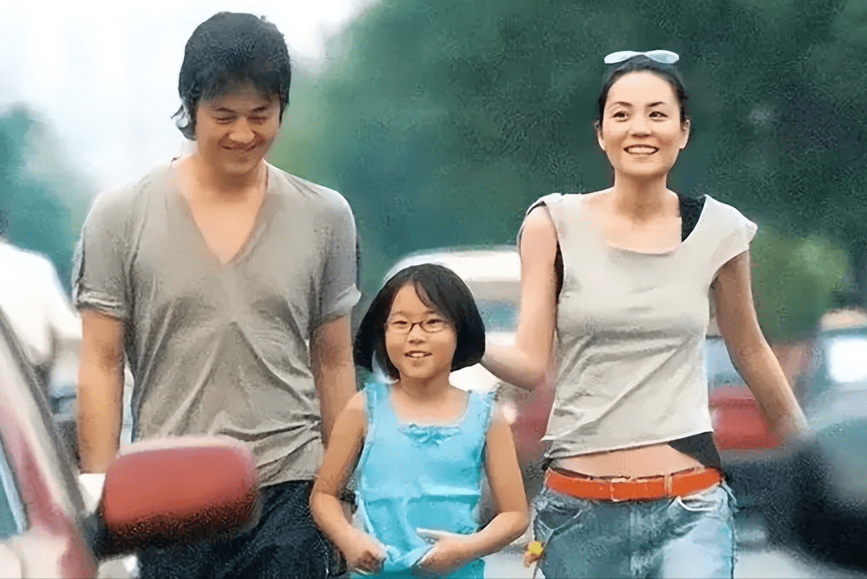 王菲表示,自己没有义务帮助李亚鹏还债,用行动"教育"女儿_投资_妻子