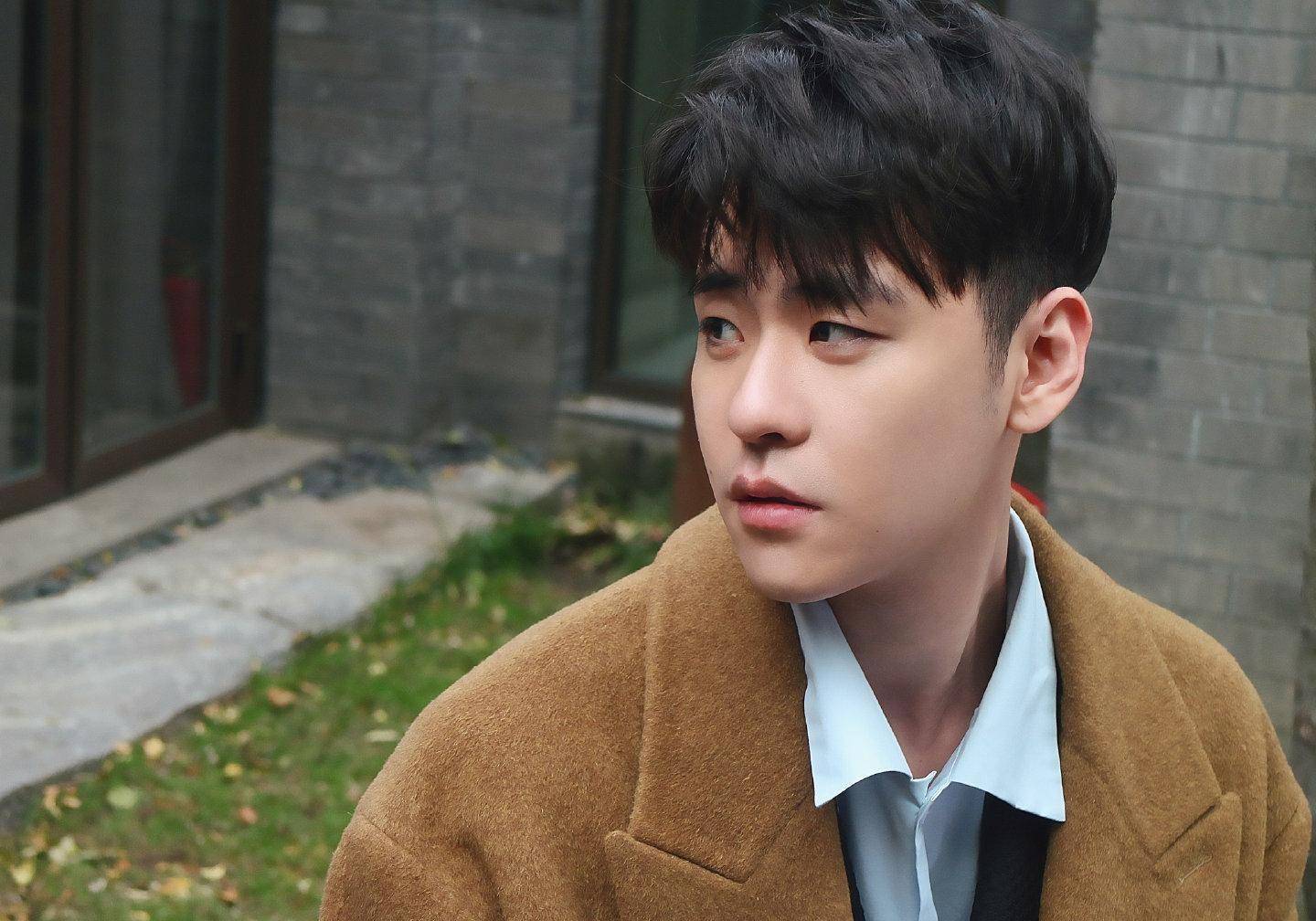 因为是他当年把德云社的相声,放在自己的电台节目《开心茶馆》里,让