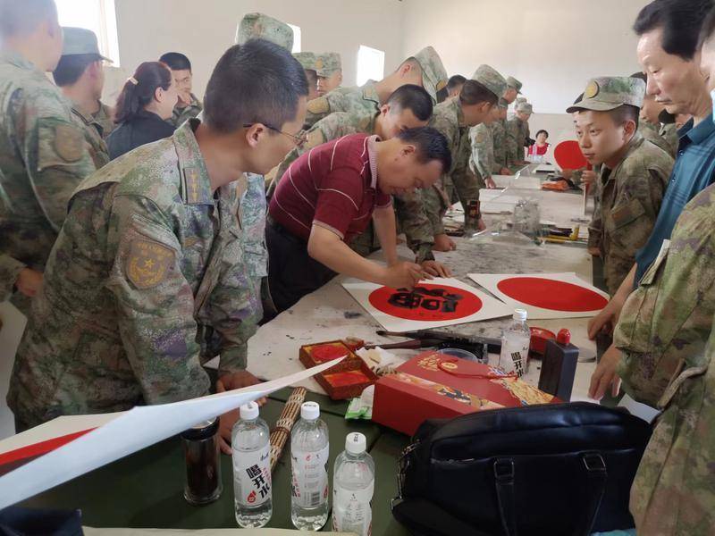 为新时代的部队官兵书写军魄"活动,书画家曾清海,李敬绪,蒲红蕊