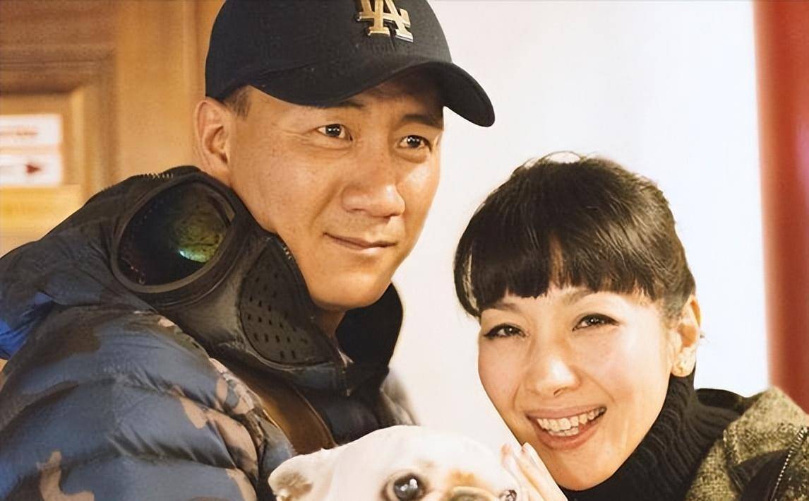 嫁给胡军23年,靠啤酒定情,婚后生活红红火火,卢芳才是嫁对了人_因为