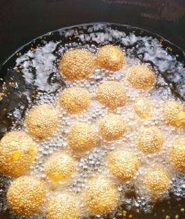 空心麻团的秘诀,做法和比例告诉你,麻团个个空心,香软q弹!