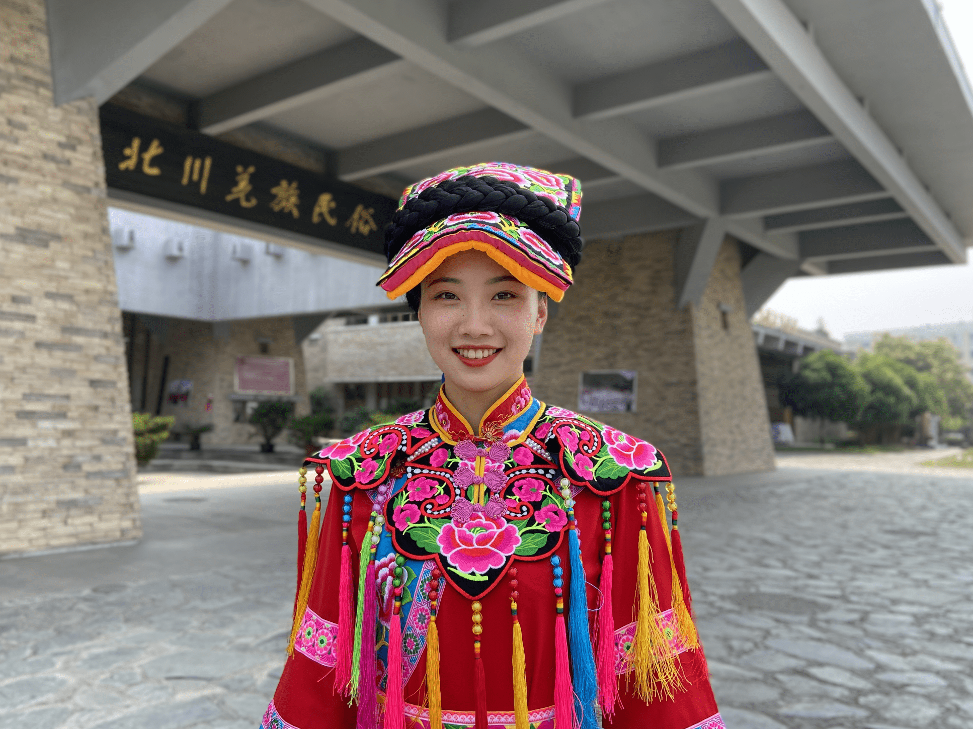 羌族的服饰特色和风俗图片