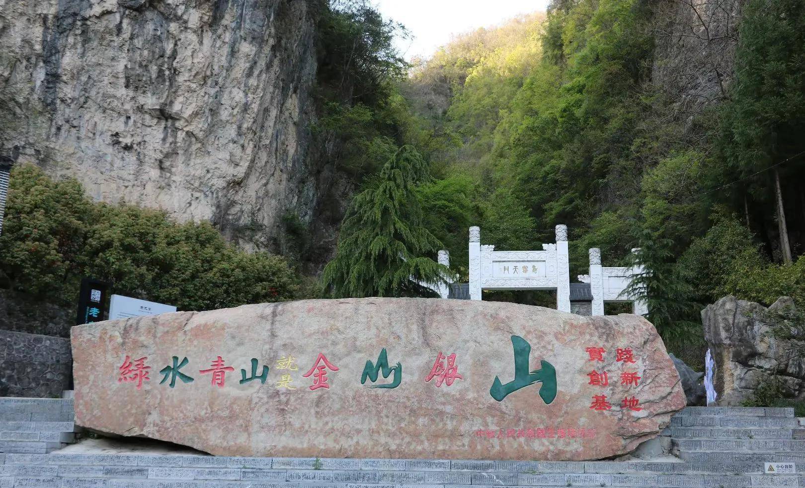 尧治河景区的主要景点有:老龙洞,尧帝神峡,三界洞天,农耕博物馆,磷矿