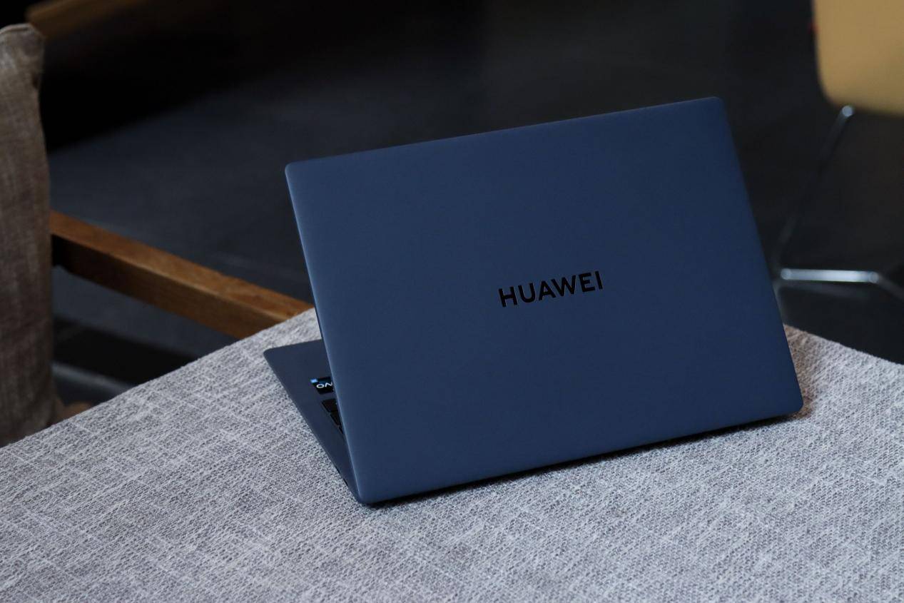 更好看,更轻薄,更智慧高的华为matebook x pro 2023_机身_方面_设计