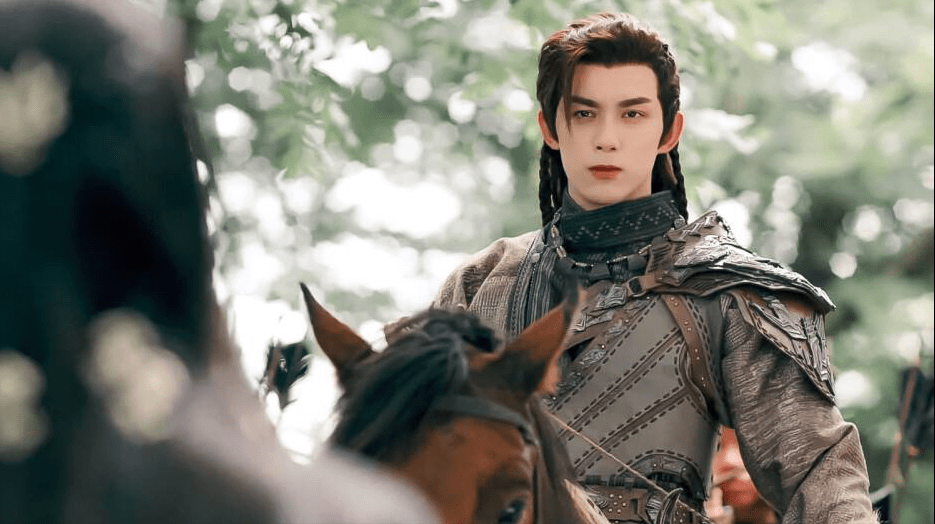 吴磊从当初那个《琅琊榜》里武艺高强的小孩"飞流",渐渐长成了高大