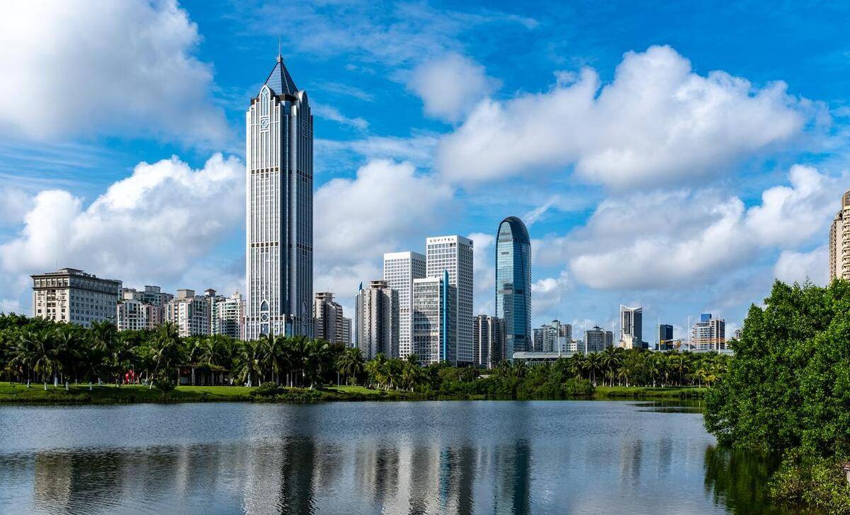 建1个全国性中心城市,1个全国交通枢纽城市_三亚_海口_的发展