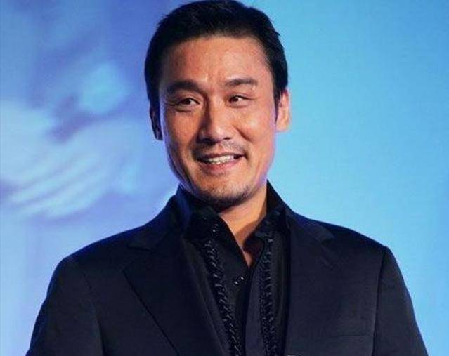 千面影帝梁家辉,在《追虎擒龙》中扮演跛豪,不说还真没有看出来_演技
