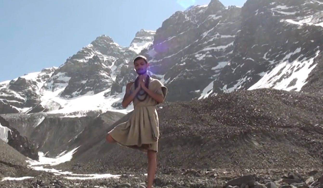 喜马拉雅山中的印度瑜伽士,海拔几千米,常年单衣雪地站立修行_修行者