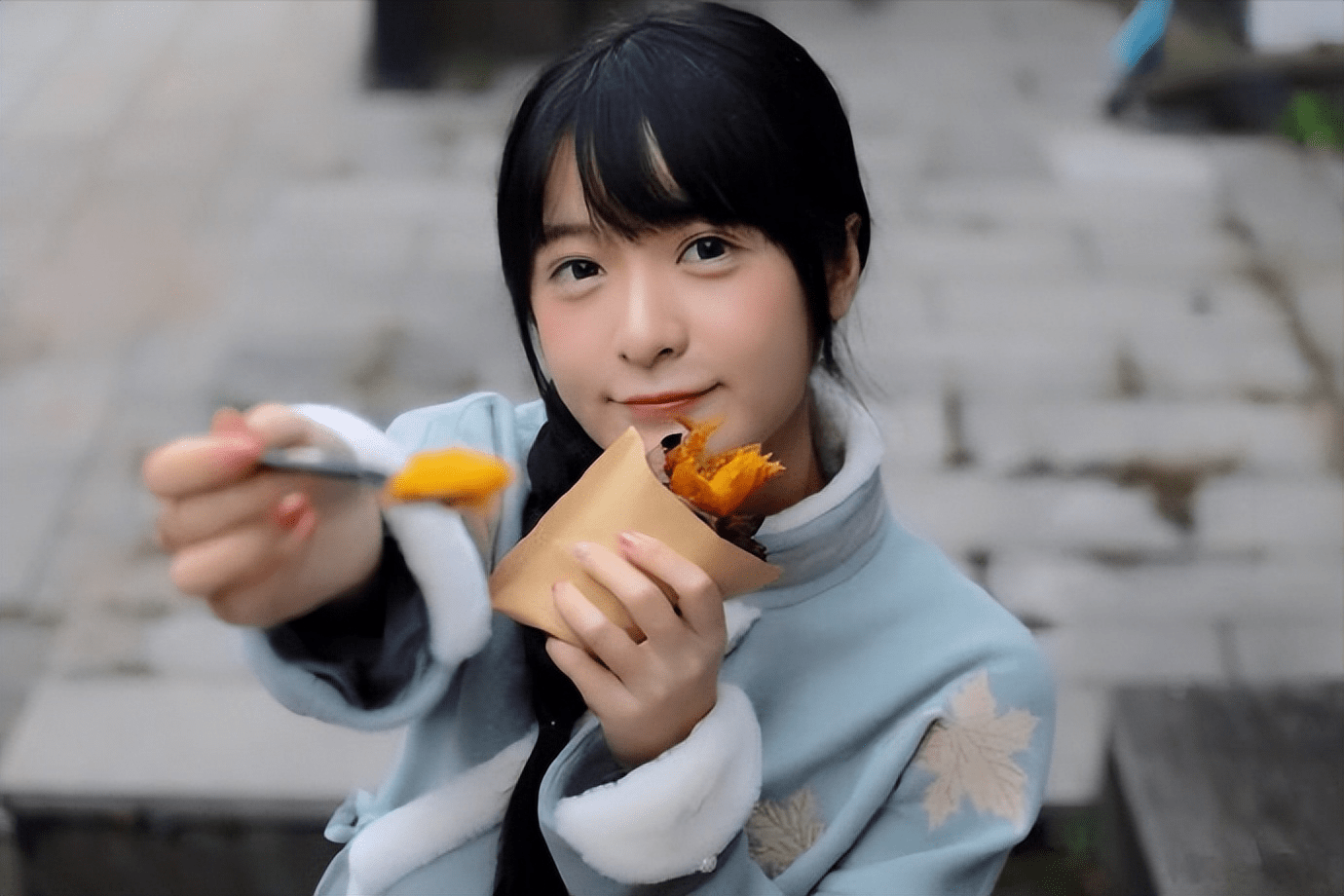 25岁徐娇"大尺度"泳装照惹争议:是照片太美,还是你想入非非?