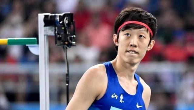 张国伟成功复出,夺得金牌并决心挑战2米40,网友调侃依旧年轻!