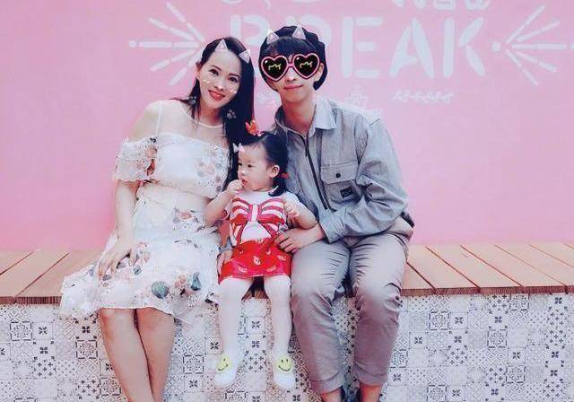 在前几年她生下了一个非常可爱的女儿,虽然这是伊能静的第二个孩子