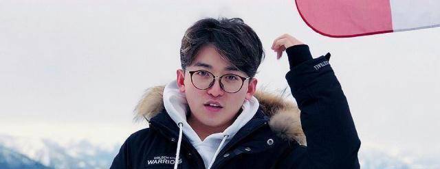 反观,姚译添显得十分有活力,而这样的导演也是非常厉害了,除了会打扮