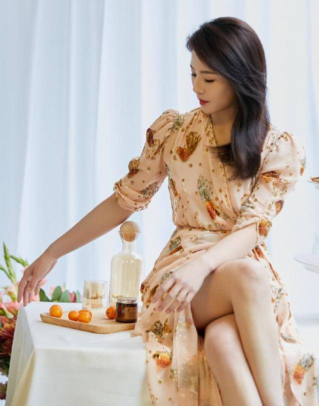 看43岁刘涛的腿,比刘雯的还要长_状态_形象_女士