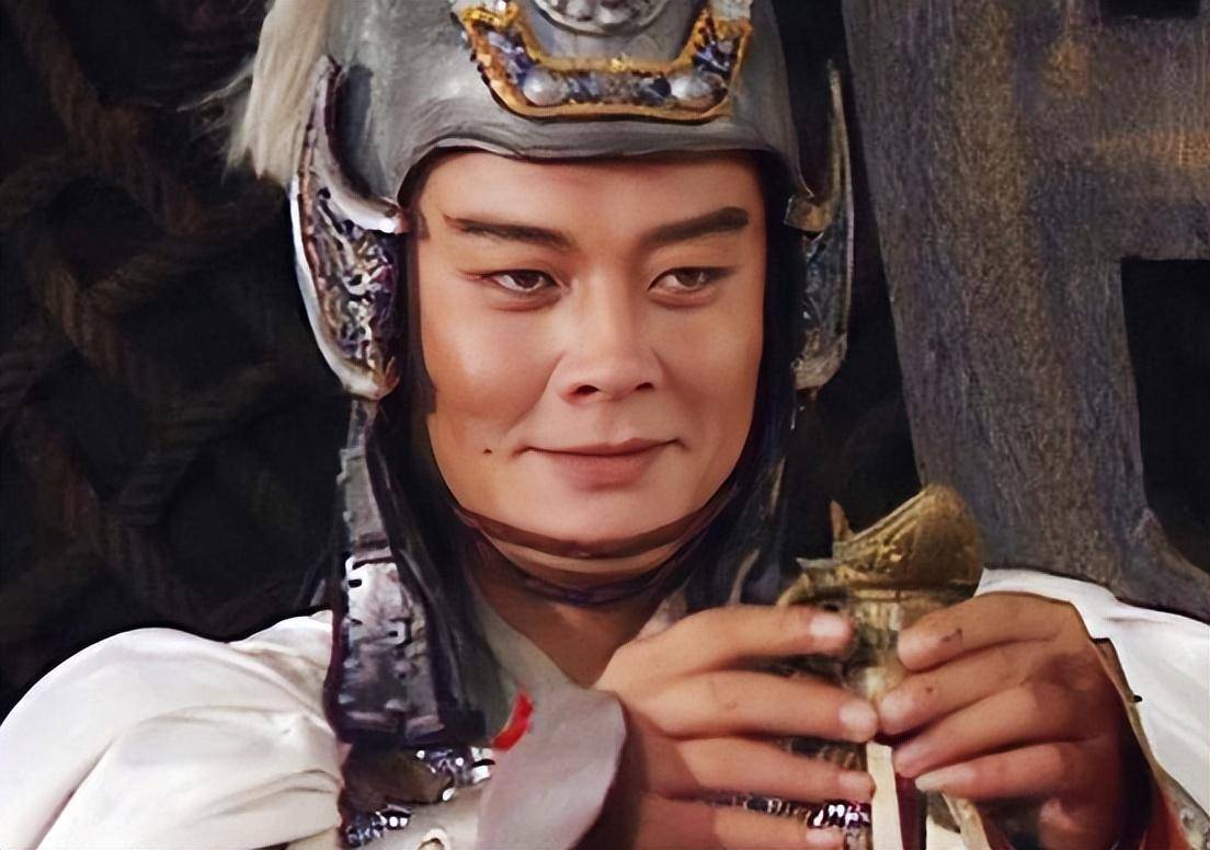 洪宇宙就这样在三国中饰演了两个角色, 还结交了很多好友.