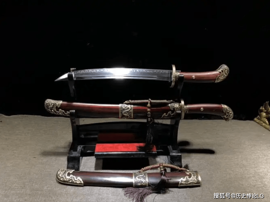 为什么清朝武士的腰刀是反戴的?_礼仪_刀柄_战争