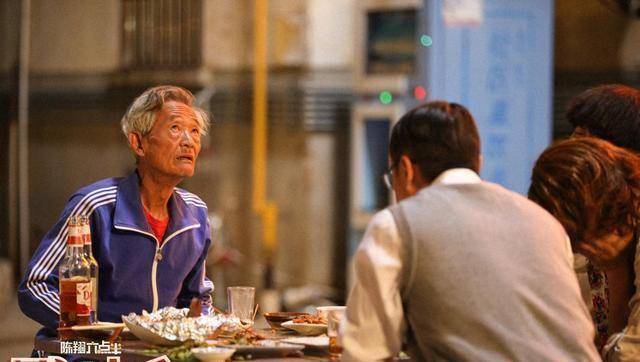 成功出圈——在斗鱼年度赛事中,陈翔六点半团队的知名艺人蘑菇头,猪