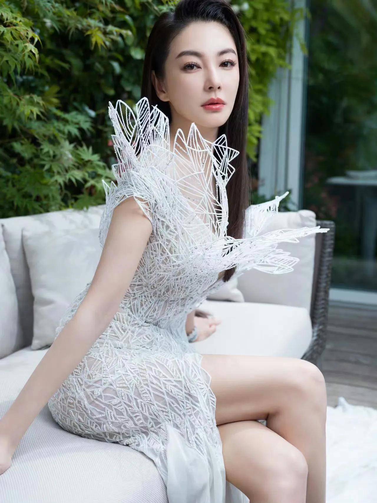 美人图集—张雨绮_礼服_整体_xi