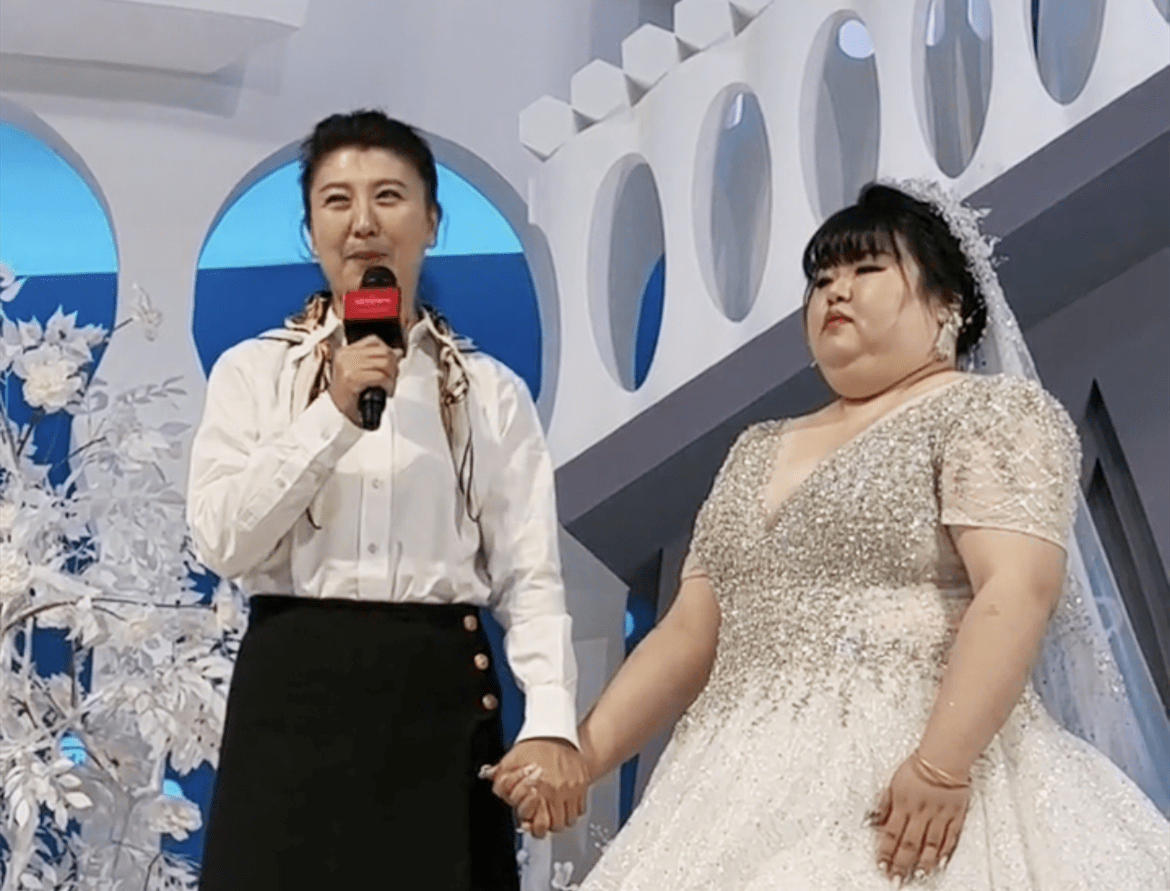 闫学晶亲自助阵,婆婆全程脸色不好看_白小白_关系_送祝福