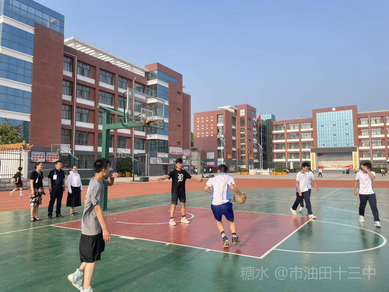 濮阳市油田第十三中学开展学生篮球比赛活动_马国民_气氛_汗水