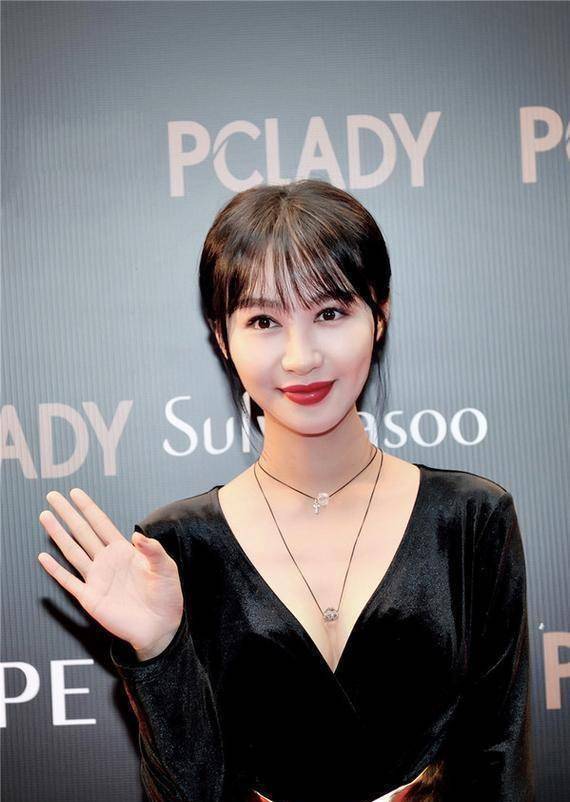 李菲儿年纪也不小了,这几年肯定有打针.