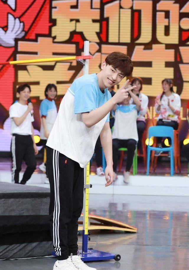 《快本》多次邀邓伦,他的选择太傻了?_亲儿子_节目_因为