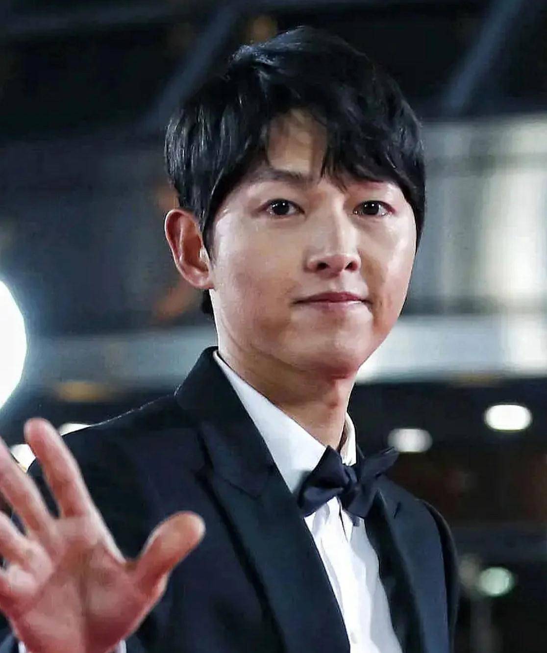 36岁宋仲基也"发腮"了?和宋慧乔分手这3年,他都经历了什么?