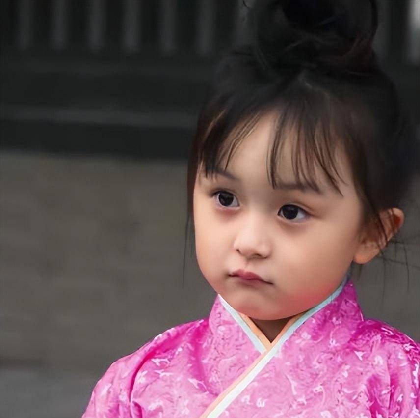 刘楚恬:2岁出道年入百万,6岁爆红全国,如今的她怎么样了?