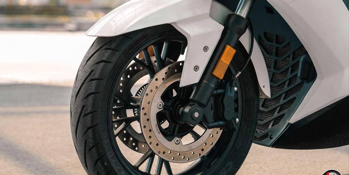 新车|香帅重机首款踏板:欧若拉400t洋里洋气,售价26800元