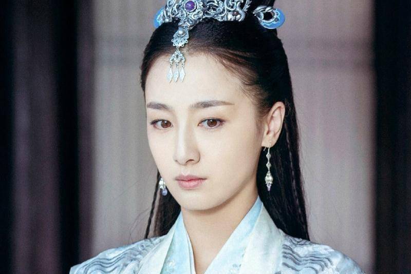 第二,上官曦第三,林菱万潼饰演的翟兰叶是一名扬州瘦马,琴棋书画样样