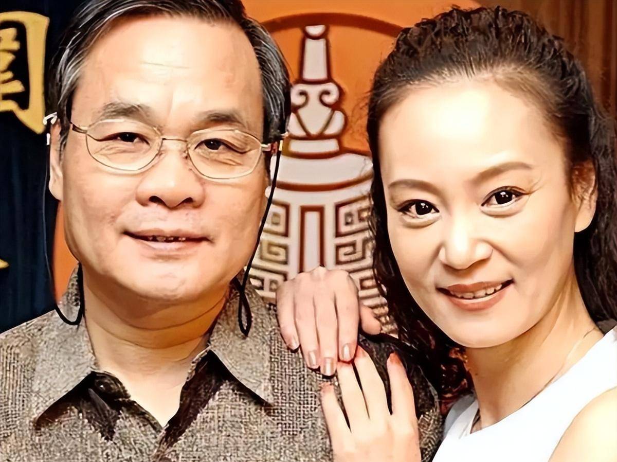 刘雪华的父亲也不例外,他的内心觉得自己的女儿一定要成为大家闺秀