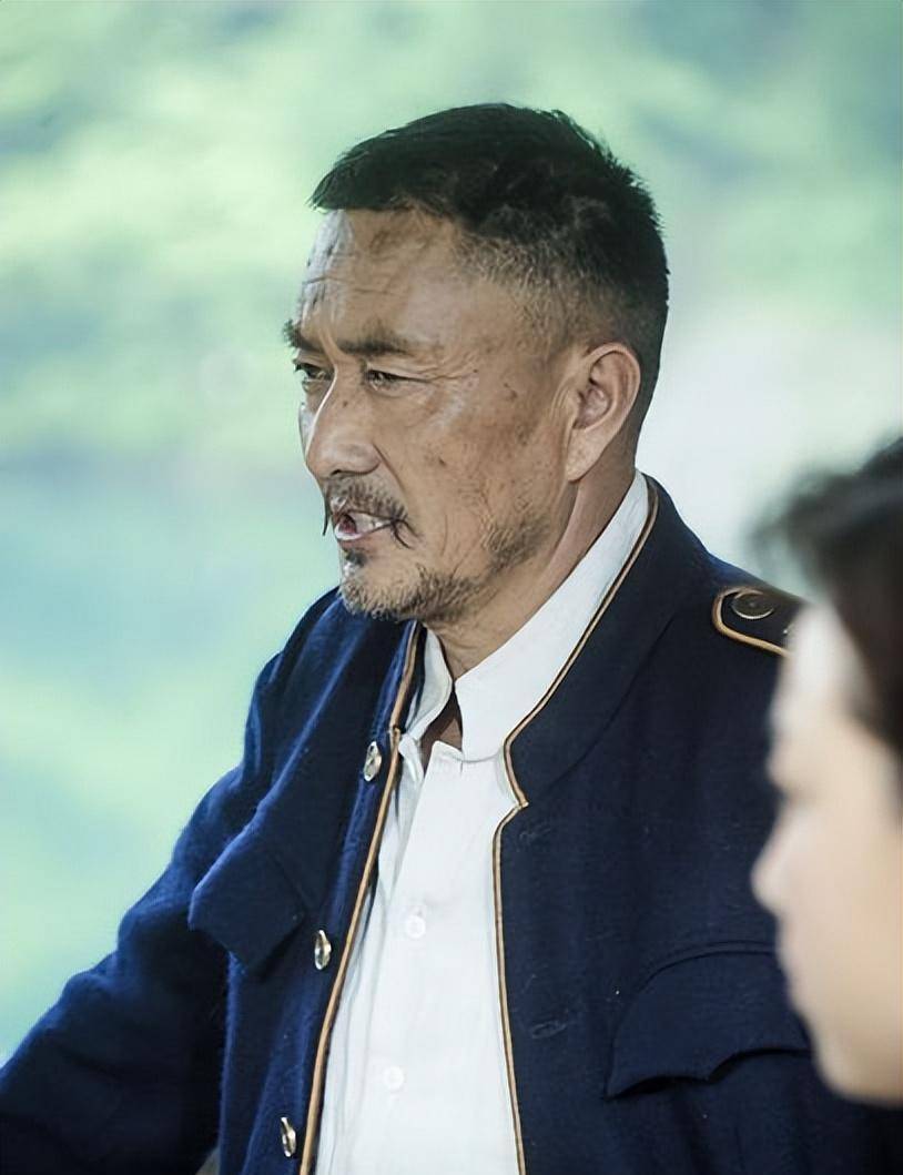 藏族演员多布杰:自学考入专业院校,出道34年有坚守,从不开豪车