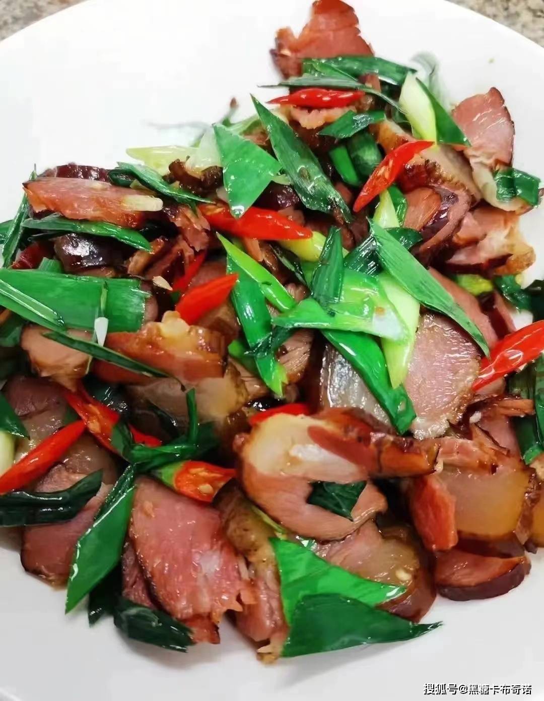 还可以蒸腊肉和腊肉火锅.烟熏的味道好吃极了.