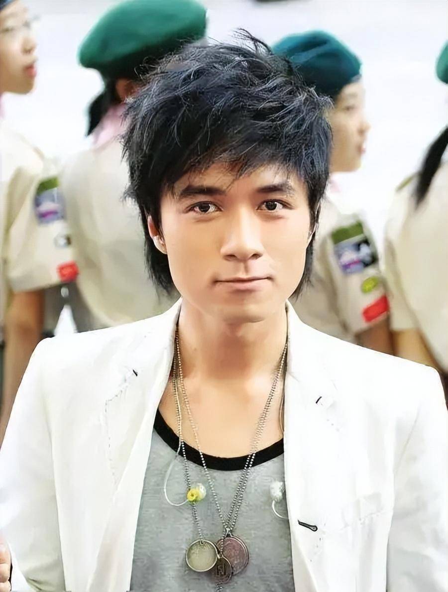 黎明娶了女助理,郭富城和小美29年还是好友,男偶像身边的女人们_方媛