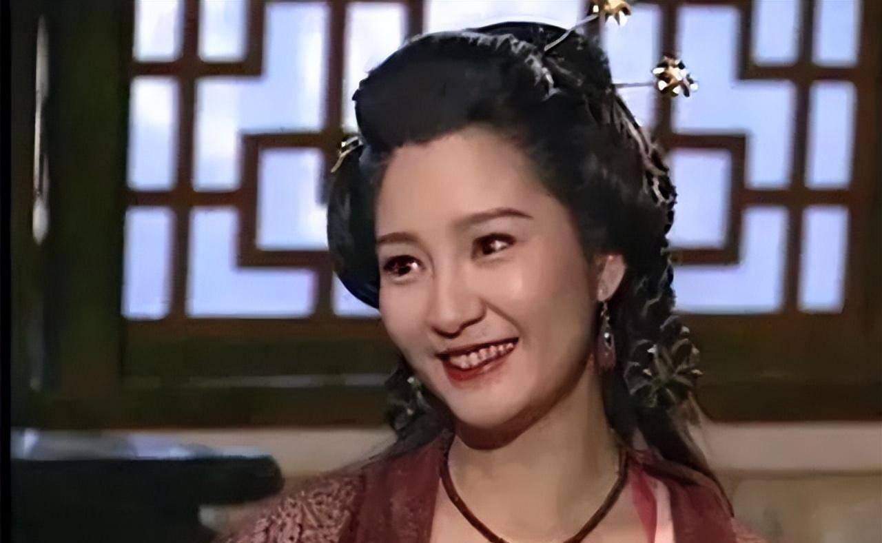 为了儿子赵盘,为了生存,她不得不周旋在各个男人之间.