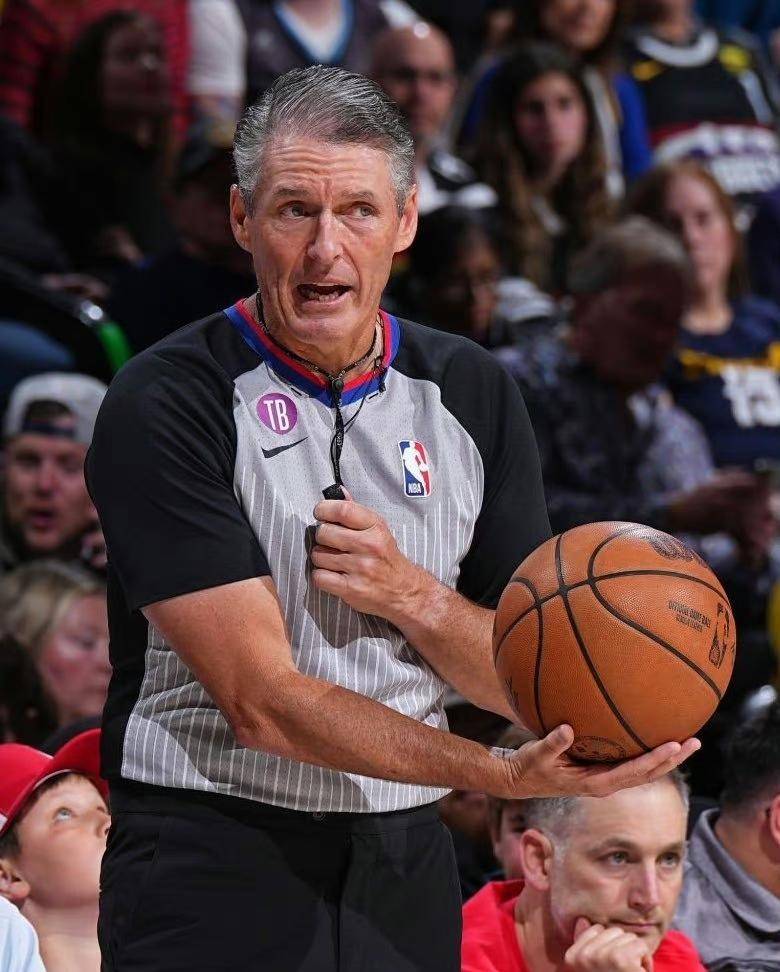 nba公布西决g3裁判人选,"万众期待"的斯科特·福斯特终于来了_比赛