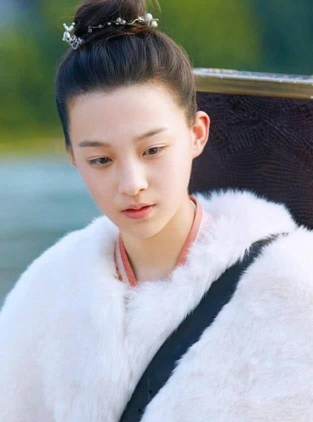 《庆余年》中她14岁扮成大人,颜值超高,气场不输男主_顾雨涵_顾宇涵