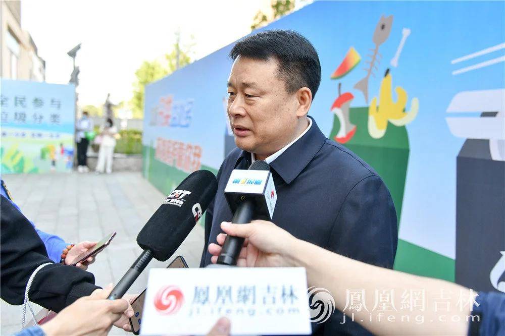 长春市城市管理局局长王世忠接受媒体采访.