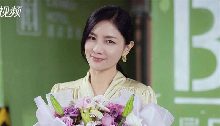 胡可饰演的经纪人玲姐,善用温柔刀,是个狠角色_处理_作品_时候