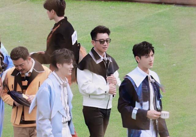 《跑男9》济南站路透,杨颖花仙子造型绝美,我却只留意到宋雨琦_少女