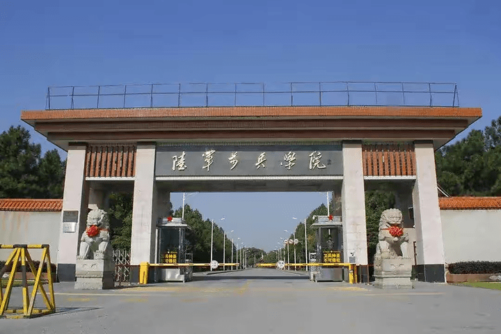 陸軍航空兵學院(北京),陸軍特種作戰學院(桂林),陸軍邊海防學院(西安)