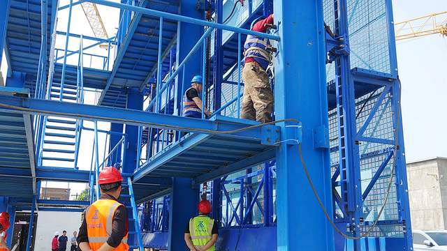 河南曌达建筑工程有限公司"全钢附着式升降脚手架 zd-02型" 顺利通过