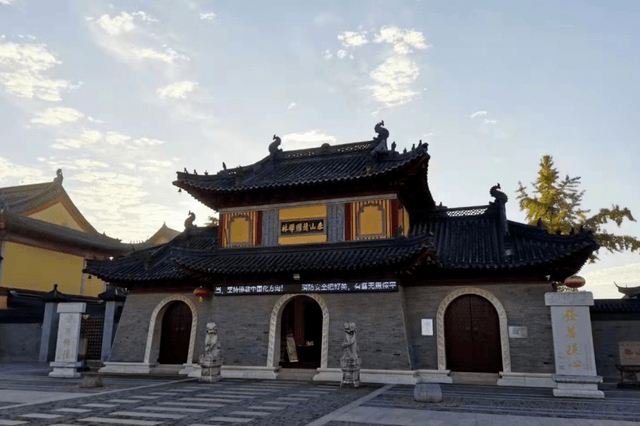 富士精工电梯走进盐城东台市泰山护国禅寺,携手打造精神文明建设_寺院