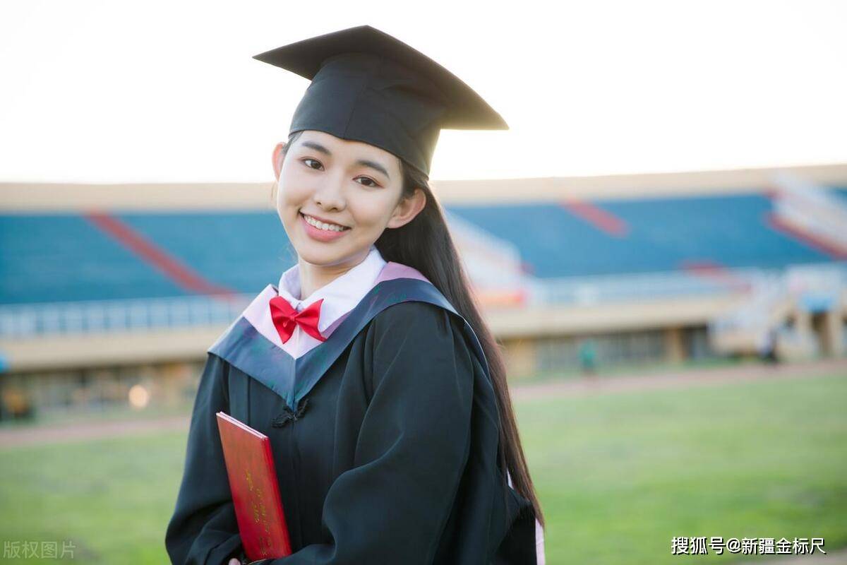 应届生什么时候考公务员合适？建议从这个时期开始，上岸机会更大