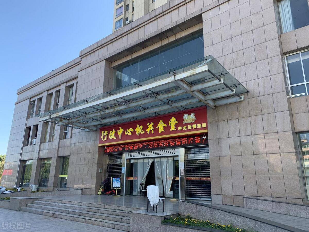 公务员食堂也是福利，2元一顿工作餐，胜过20元外卖！（公务员食堂有三餐么嘛）