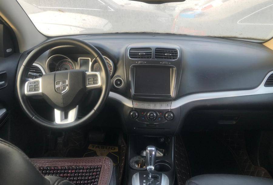 四川省达州市一辆酷威牌汽车将以5万起拍,车牌为陕a6me93_道奇_车辆