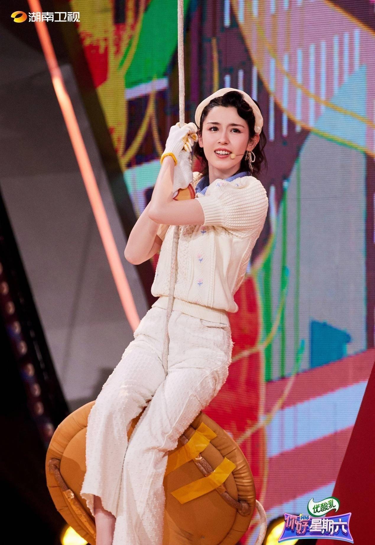 《你好,星期六》周笔畅张颜齐哈妮克孜希林娜依·高董又霖齐聚80年代!