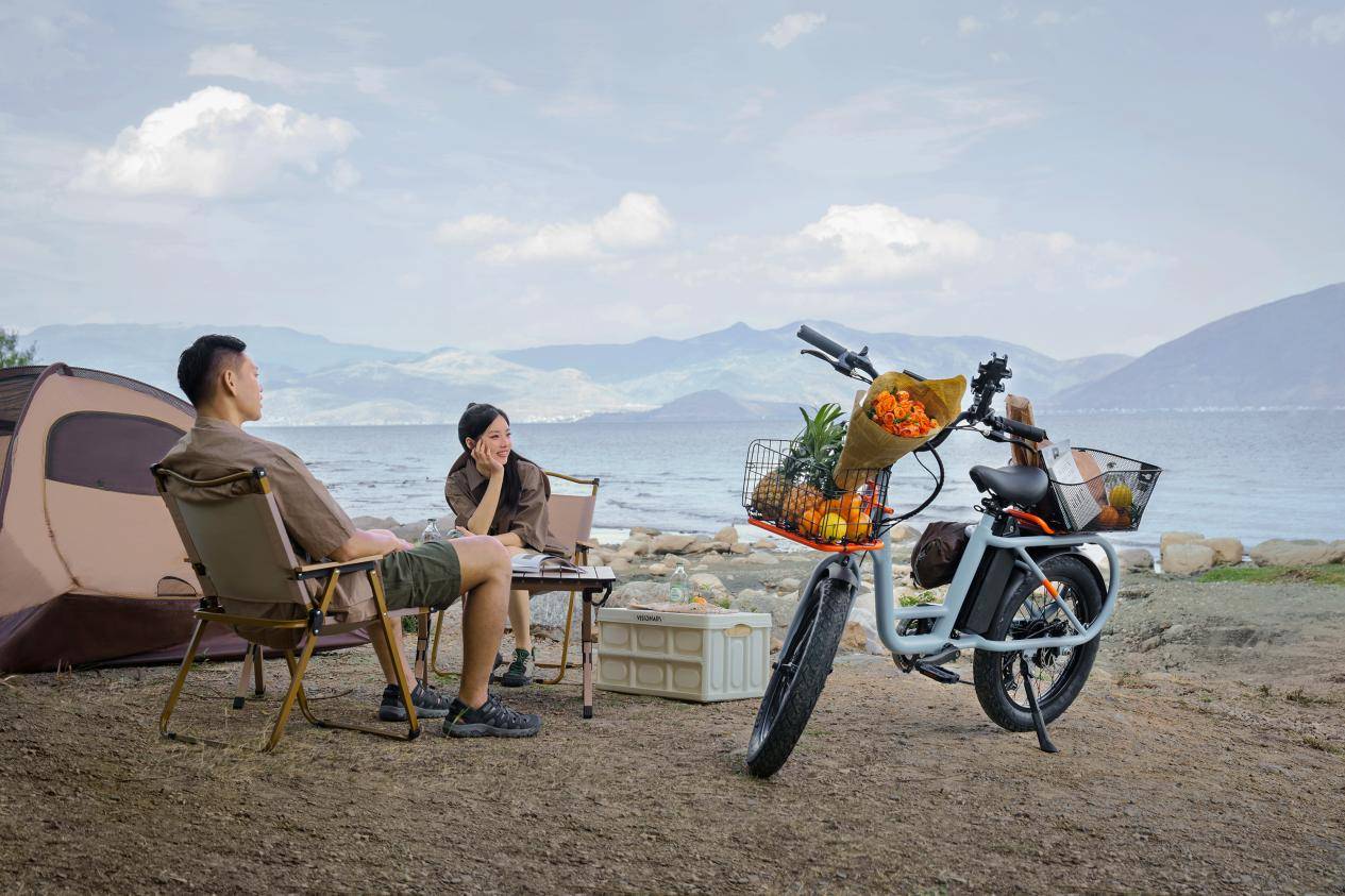 在装载能力上,雅迪cocoa相较于其他ebike也有很亮眼的突破.