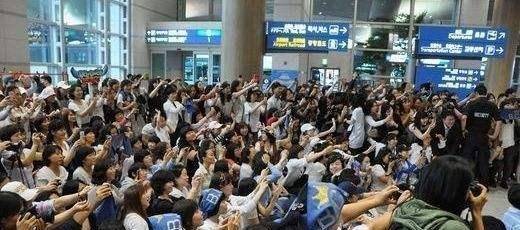 许多专业代拍早在拍摄前就与站子达成了合作,现场