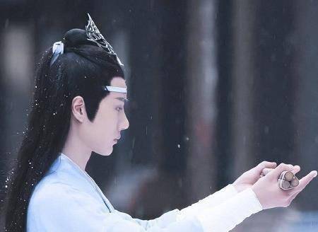 《王牌》录制中沈腾cos蓝忘机,看清正面后,网友:抹额不是发卡_节目